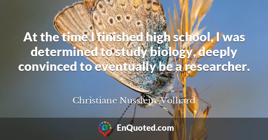 At the time I finished high school, I was determined to study biology, deeply convinced to eventually be a researcher.
